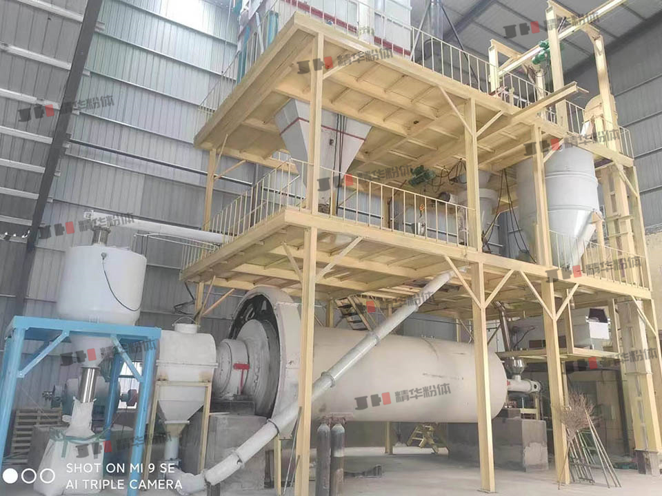 伊利石球磨+分级机出产线--运城某公司